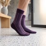 Lehvera men purple merino wool socks with geometric lattice pattern